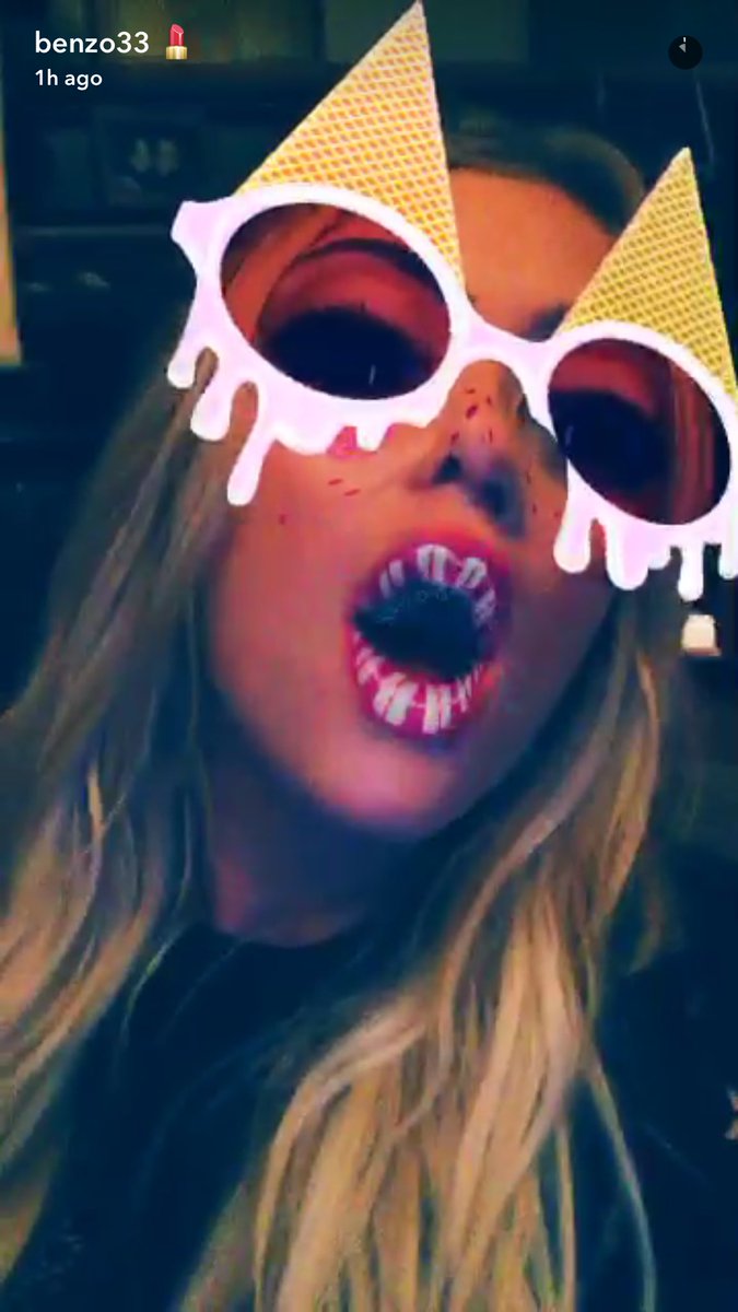 prettyliarsclue's tweet photo. @AshBenzo on #PLLSet https://t.co/3Gl0VEcMFx