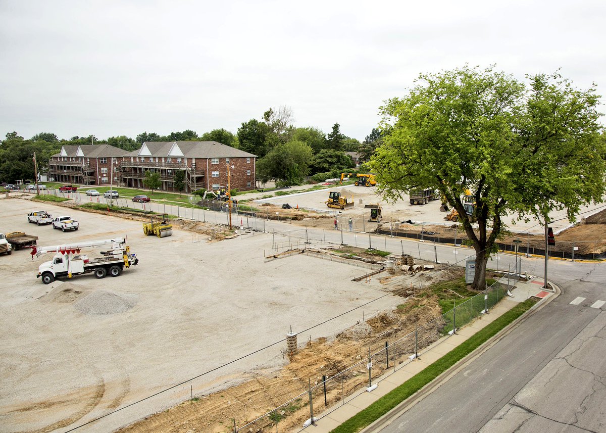 DrChuckAmbrose's tweet photo. #CountDowntoFall16 includes 400 new parking places that are nearing completion. #MuleParking https://t.co/e5U06N9JS1