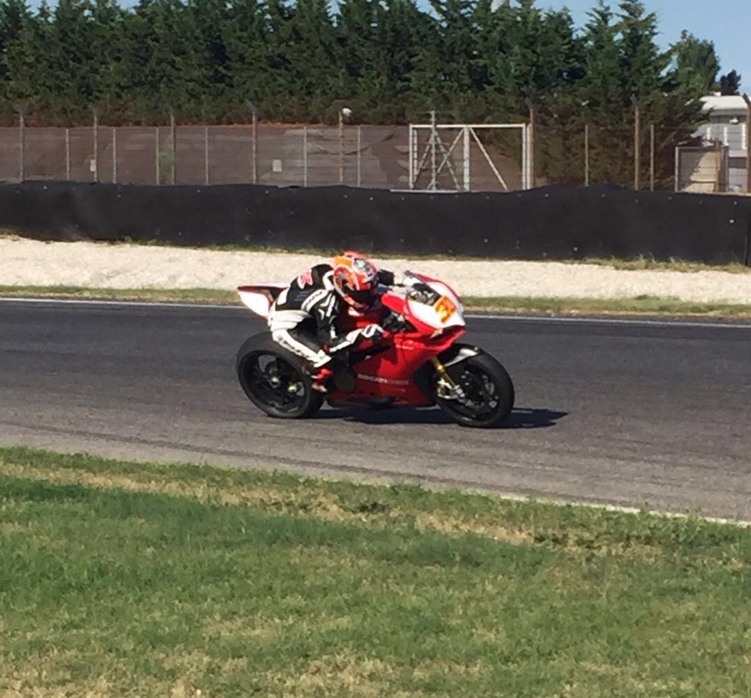 MarcoMelandri33's tweet photo. Love my Panigale office!!
Amo il mio ufficio!
Queste si che sono vacanze!!!😍😍
@ArubaRacing @DucatiMotor https://t.co/gDd5YbVqOR