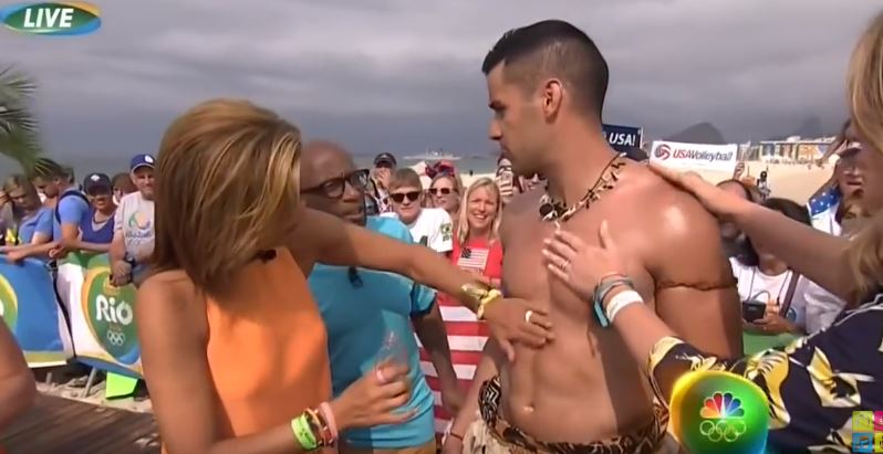titikman_Manila's tweet photo. #Rio2016  #TongaHunk was oiled and fondled onscreen! #fetish #oiledmen #muscles #USAToday #hothunks #gaysex https://t.co/miWz2CTW85