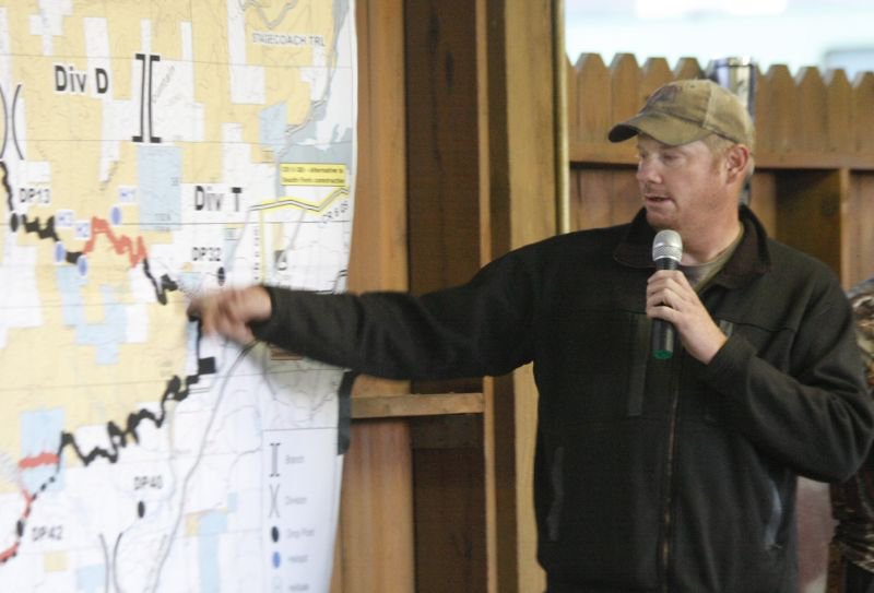 WhitFireInfo's tweet image. Morning briefing at fire camp #Whitfire #Wildfire