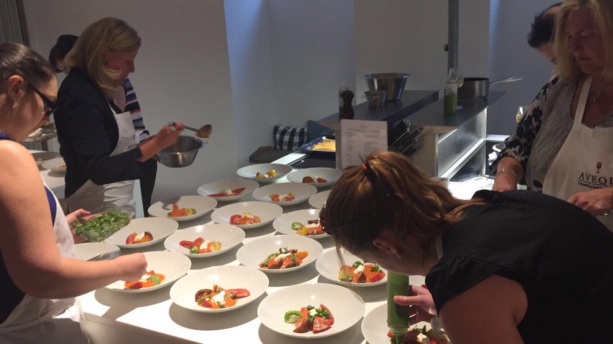 AveqiaLondon's tweet image. Dinner is almost served... Who's course will be the best! #InteractiveCooking