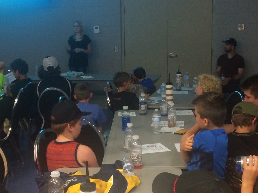 ExplosiveEdge's tweet photo. Kelly and Aaron Dell speaking about hockey lifestyle/nutrition to #GoalieCamp2016 
#ExplosiveEdge https://t.co/yGWh9uDUjh