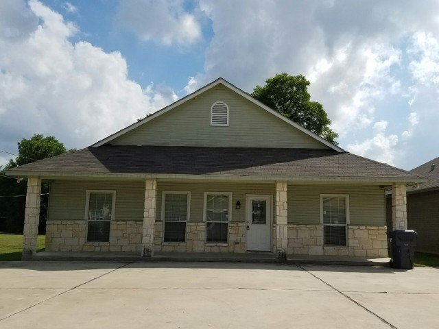 BrothersWaco's tweet photo. Still looking for a place? 1908 South 16th Street! 4 bed/4bath, $1,500/mo. &amp; a $300 Visa gift card! DM for info! #BU https://t.co/zUgAcYv0q5