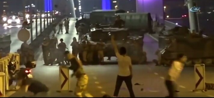 Sağ kolunu kaldıramadığı için sol kolunu kaldıran bu kardeşimize yardım etmek istiyoruz Fizyoterapistler Kızılay'da