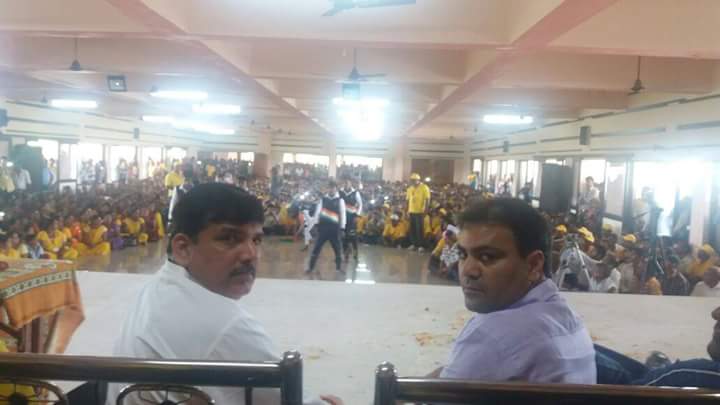 AzadOffice's tweet photo. विश्व आदिवासी दिवस सूरत : @SanjayAzadSln जी ने नवसारी के प्रमुख आदिवासी संगठन "आदिवासी सेना" की सभा को संबोधित किया। https://t.co/wu2fLb6nH1