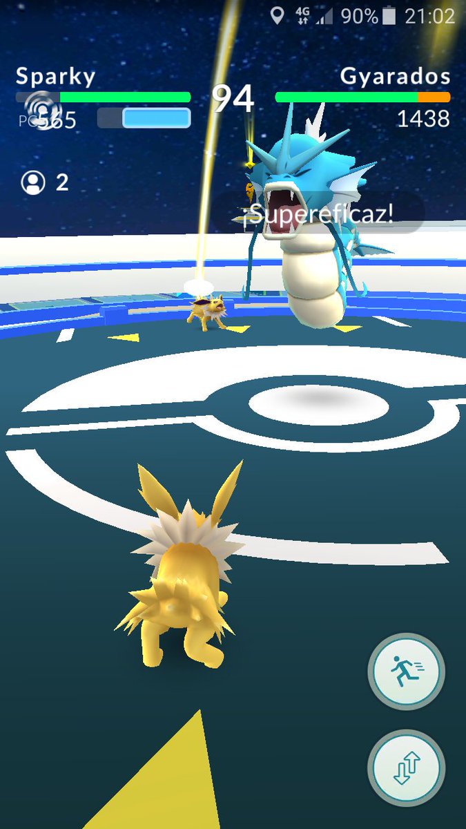 ananuskuskus's tweet image. Ahora puedes combatir un gimnasio a la vez que otro jugador de tu equipo!!