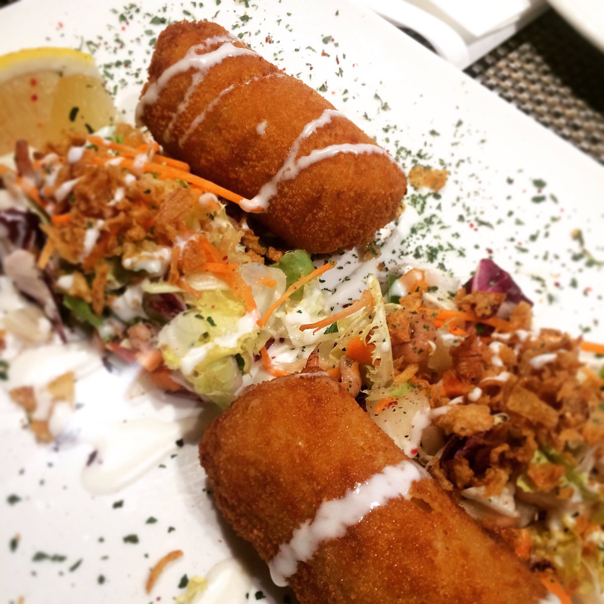 louisedesmet's tweet photo. @eosloungeBE wij rijden met veel plezier een uurtje door om de beste garnaalkroketten van de vlaanders te eten! 🍴😍 https://t.co/fyGQ6UxVWc