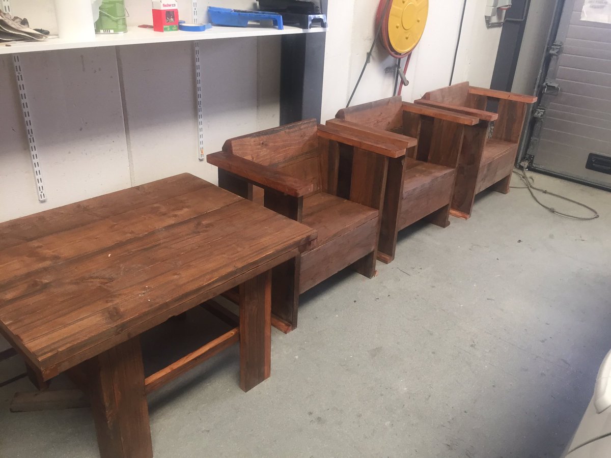 JeugdwerkNeder's tweet photo. Cliënten Dagbesteding hebben met de werkmeester weer een mooi stukje werk geleverd voor een sportschool in De Lier. https://t.co/S1Guk7BQpT