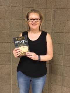 CentralMNLP's tweet photo. Lucky winners of some amazing books! @burgessdave @thezenteacher @gcouros @PaulSolarz @jedikermit #TechSummit16 https://t.co/4cyOw1ej8w
