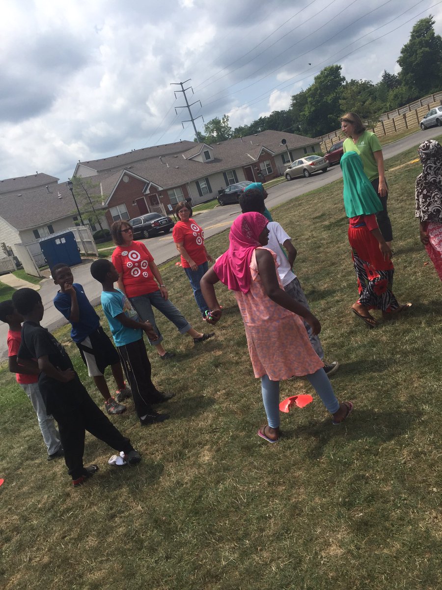 EchelonOhio's tweet photo. Volunteering for Homeport passing our backpack!! 🎒🎒. @EdwardTD444 @Brit_Hannigan @deb_haas @ECobern @KellySakai1 https://t.co/zlsepwNnKk
