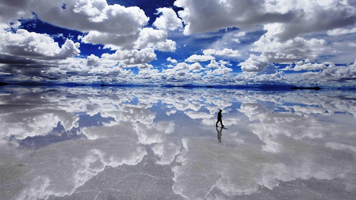 ExplainTheWorld's tweet photo. Salar de Uyuni, Bolivia.
The World's Largest Salt Flat (10,582 sq. Km) Created When A Prehistoric Lake Went Dry. https://t.co/gliCVwsD0L