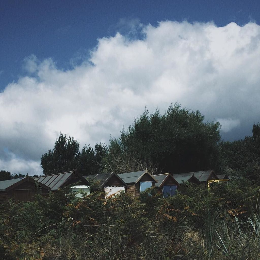 himistermagpie's tweet image. Love these old beach huts nestling in the long grass and sand dunes ✨  #bitsofbuildings #t… ift.tt/2aIvd47
