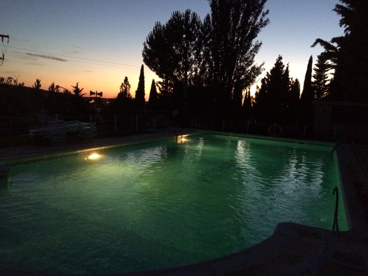 hotel_prado's tweet photo. A veces no hace falta viajar lejos para sentirse en el paraíso. Atardeceres de ensueño en JARDINES HOTEL EL PRADO... https://t.co/6puKqurXE9