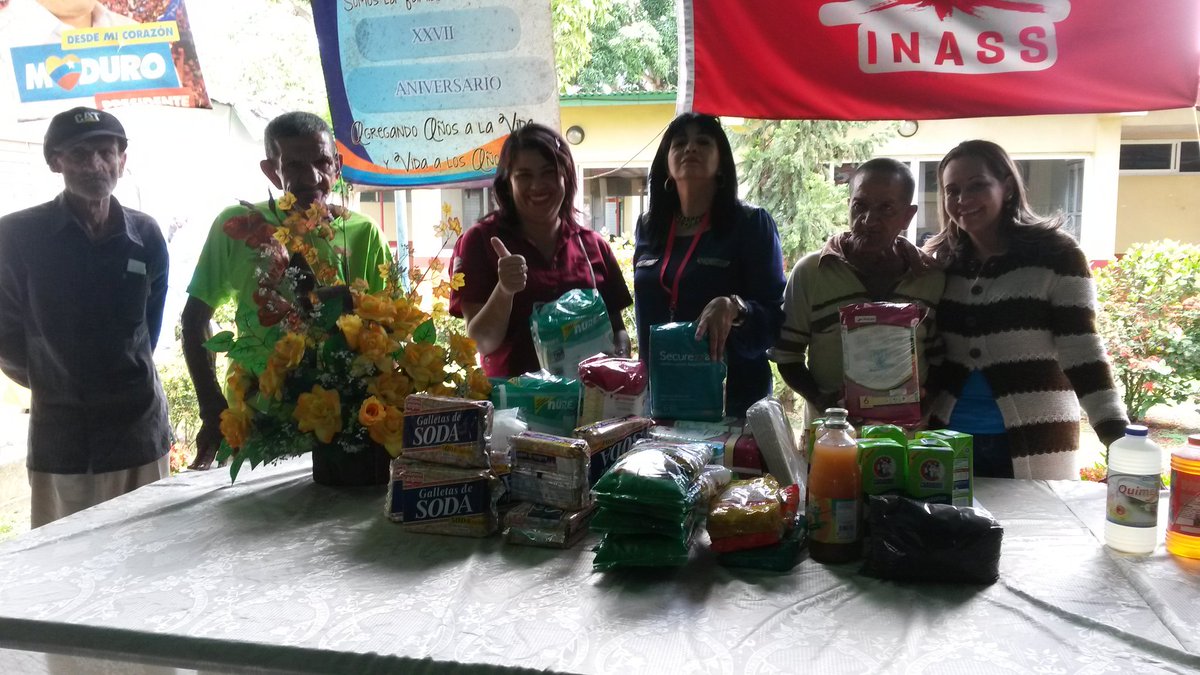 egjocor's tweet photo. Recibiendo Donativo por parte de la Emisora Wanma 102.5 https://t.co/ta90xQ2GcW