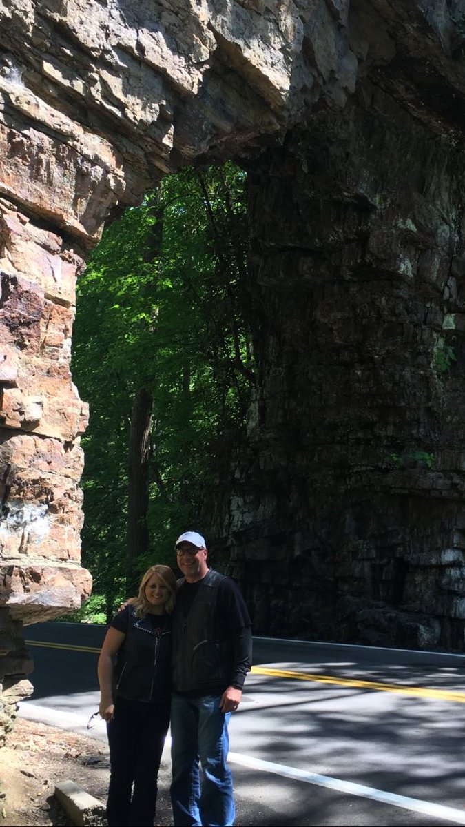 dolphensdrew's tweet photo. Happy anniversary to the best parents evs!  Love you guys @ajdolphens https://t.co/7cxJdF9kFQ