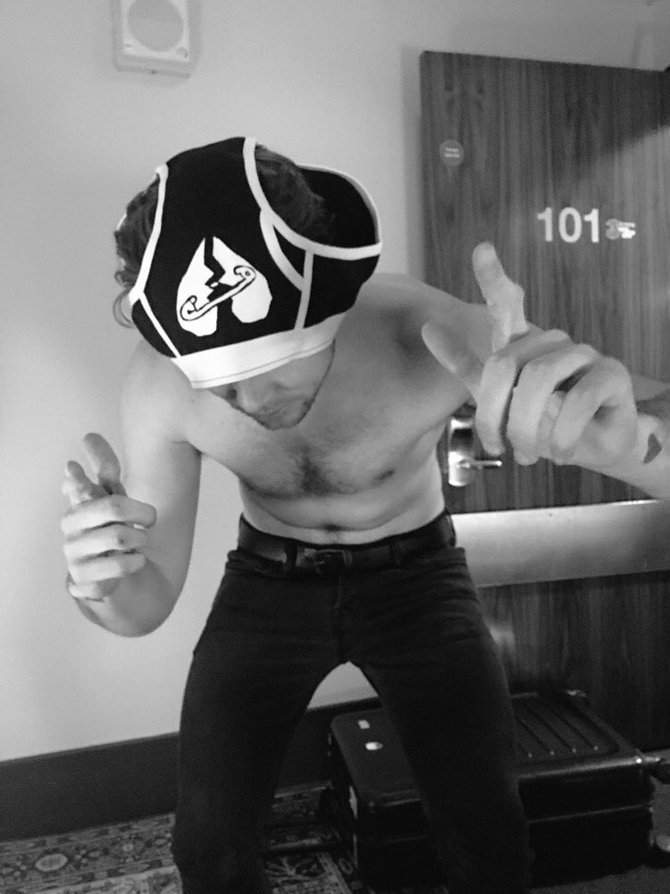 (sm)Ash (@axhtcnlrwin) on Twitter photo 