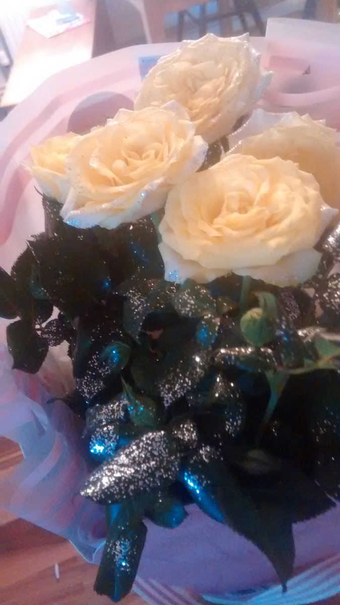KatieJonesArtUK's tweet photo. Ah, thanks for the sparkly flowers @Nutkinsc - and coffee & scone. You've made me feel very spesh #aceboss #10years https://t.co/TTOmTAcHxq