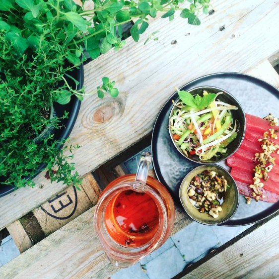 Bergamot #ice_tea | Sashimi van tonijn l Thaise salade 
facebook.com/theesommeliers/  
theesommeliers.be