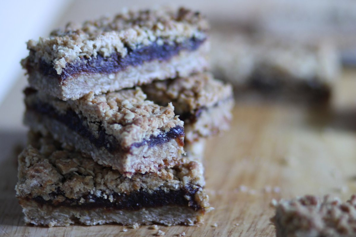 beardy_baker's tweet photo. Who likes the look of some #date and #oat bar? #breafastlunchanddinner #cake #beardybaker https://t.co/ymdkxaeK6b