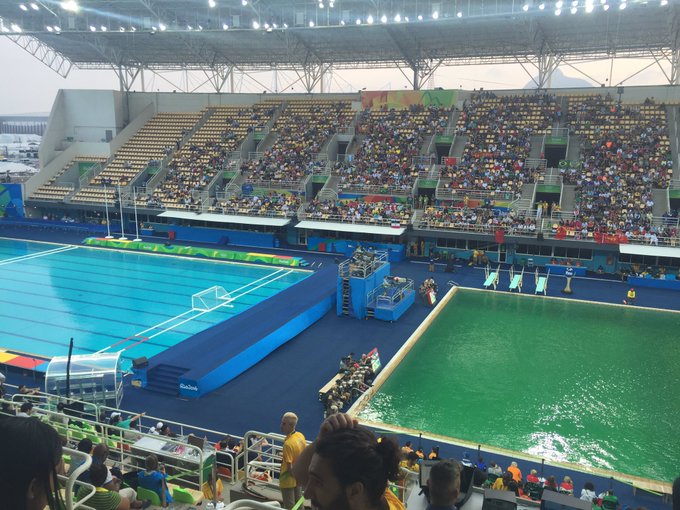 The Water In The Olympic Diving Pool Is Suddenly Very Very Green The Washington Post