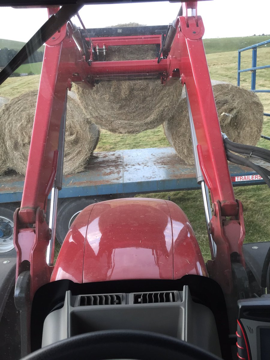 DownlandFarm's tweet photo. The last bale of the #grass2016 campaign. https://t.co/FYAPVG5yOJ