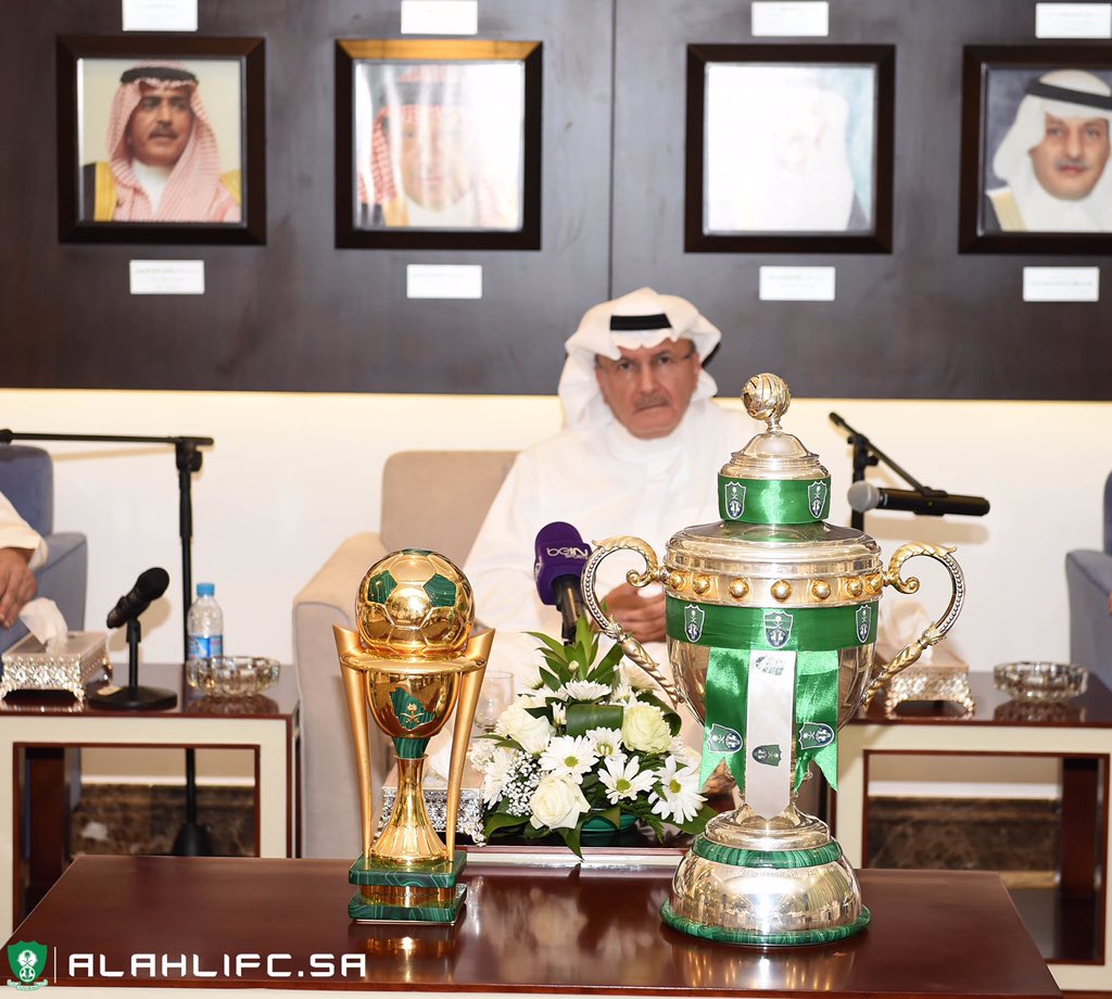 AbdulazizAboud1's tweet photo. أعاد #الرمز كتابة تاريخ #الاهلي وبطولاته بكؤوس من ذهب .الله لايحرمنا وجودك ويسعدك كما أسعدتنا يالغالي 💚💚💚
#خالد https://t.co/6BbCBnnJ5m