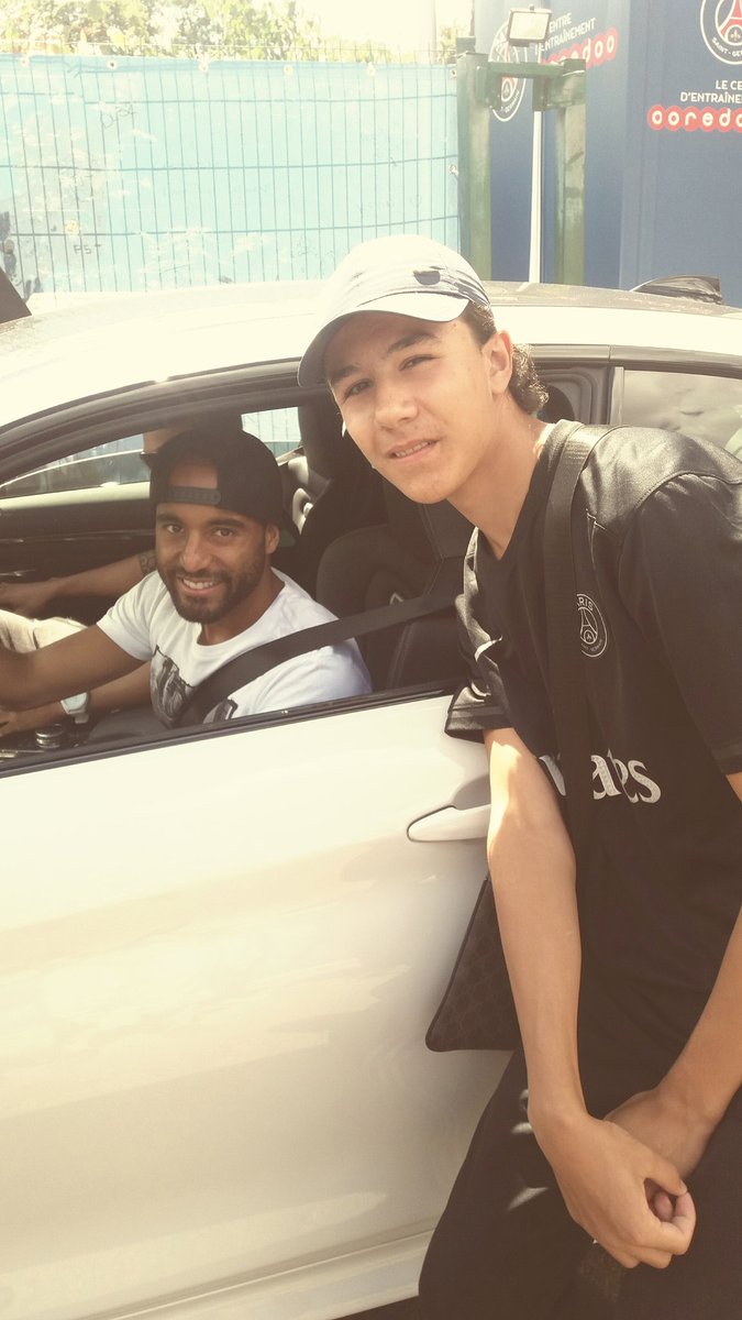 brasko_officiel's tweet photo. Avec lucas le meilleur @LucasMoura7 #fastmen 🏃🏃🏃⚽⚽ https://t.co/rR6e18uJfB
