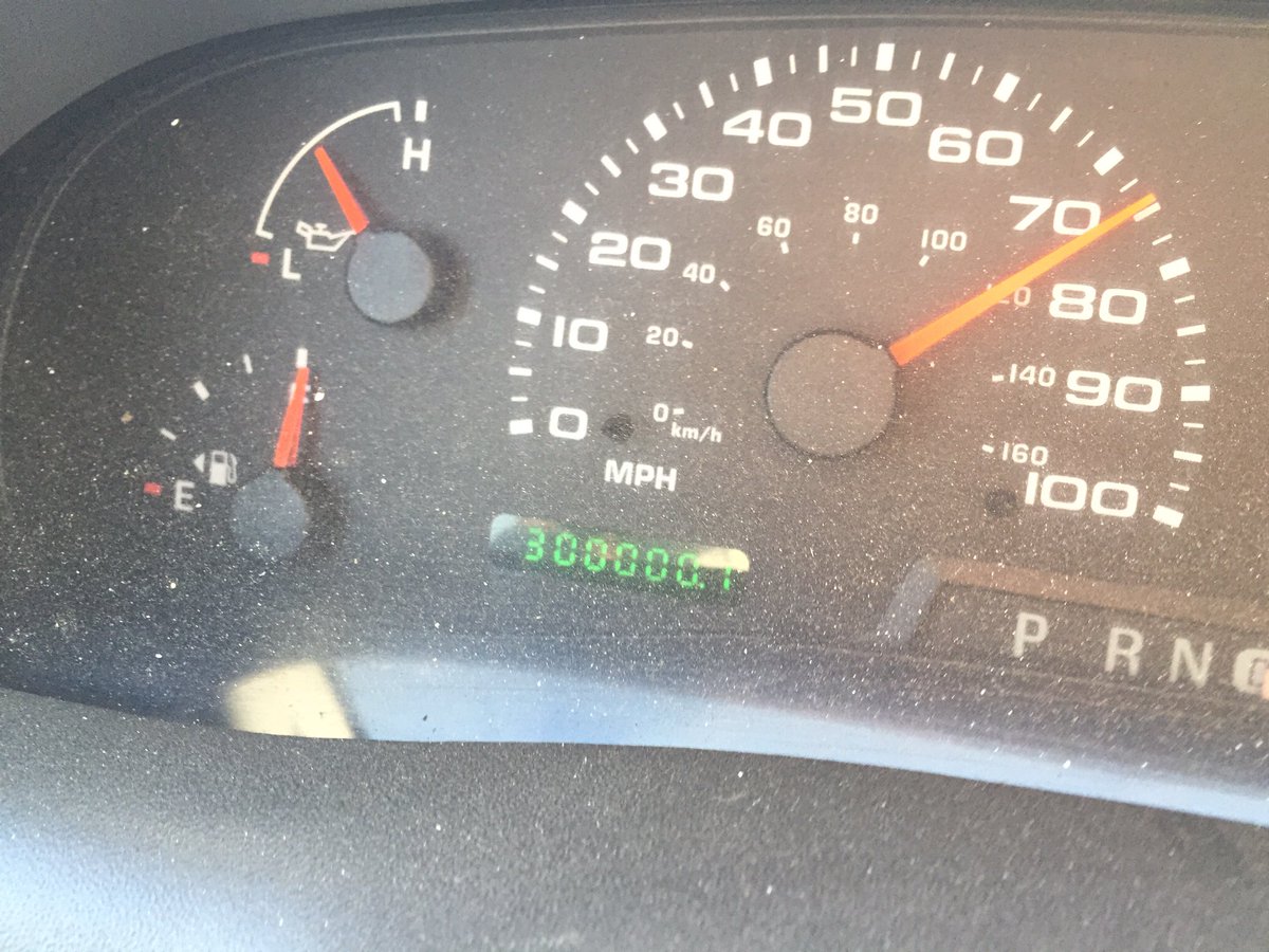SVSCEclipseG01's tweet photo. 300,000 miles is what happens when you use @Mobil1 oil in a @FordF250_ Still going strong https://t.co/5IPuWJpav8