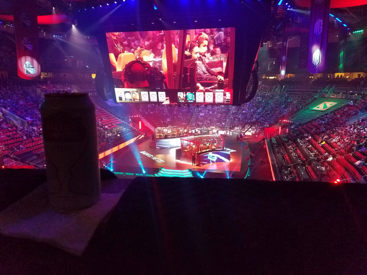 wretchedcookie's tweet photo. @EvilGeniuses  takes the main stage at #TI6 #Dota2 #BleedBlue https://t.co/ClybmjmINB