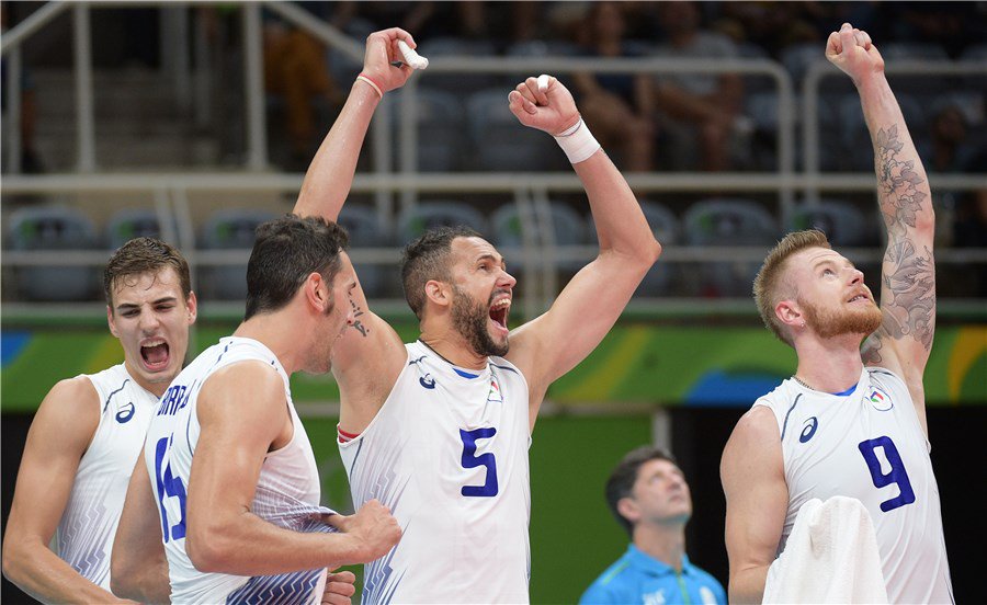 Federvolley's tweet photo. #Olympics #Rio2016:Magica Italia 🇮🇹!!! Battuti 3-1 gli Stati Uniti. 
Un RT per questo successo!!!💙💙
#volleyball https://t.co/pI7QORR6YU