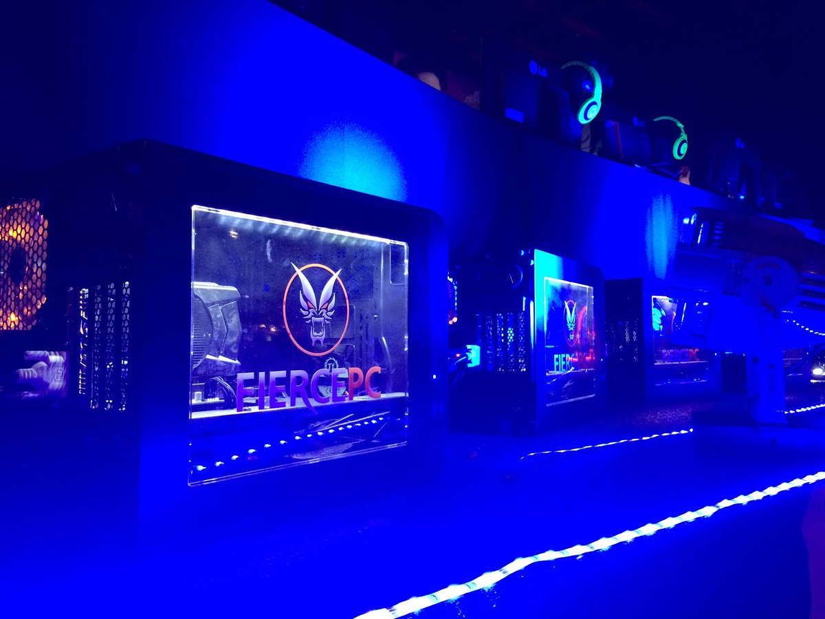 FragersUK's tweet photo. @4TGGAMECON esports stage was powered to the max by @FiercePCltd awesomeness https://t.co/mcD7m0w1jh