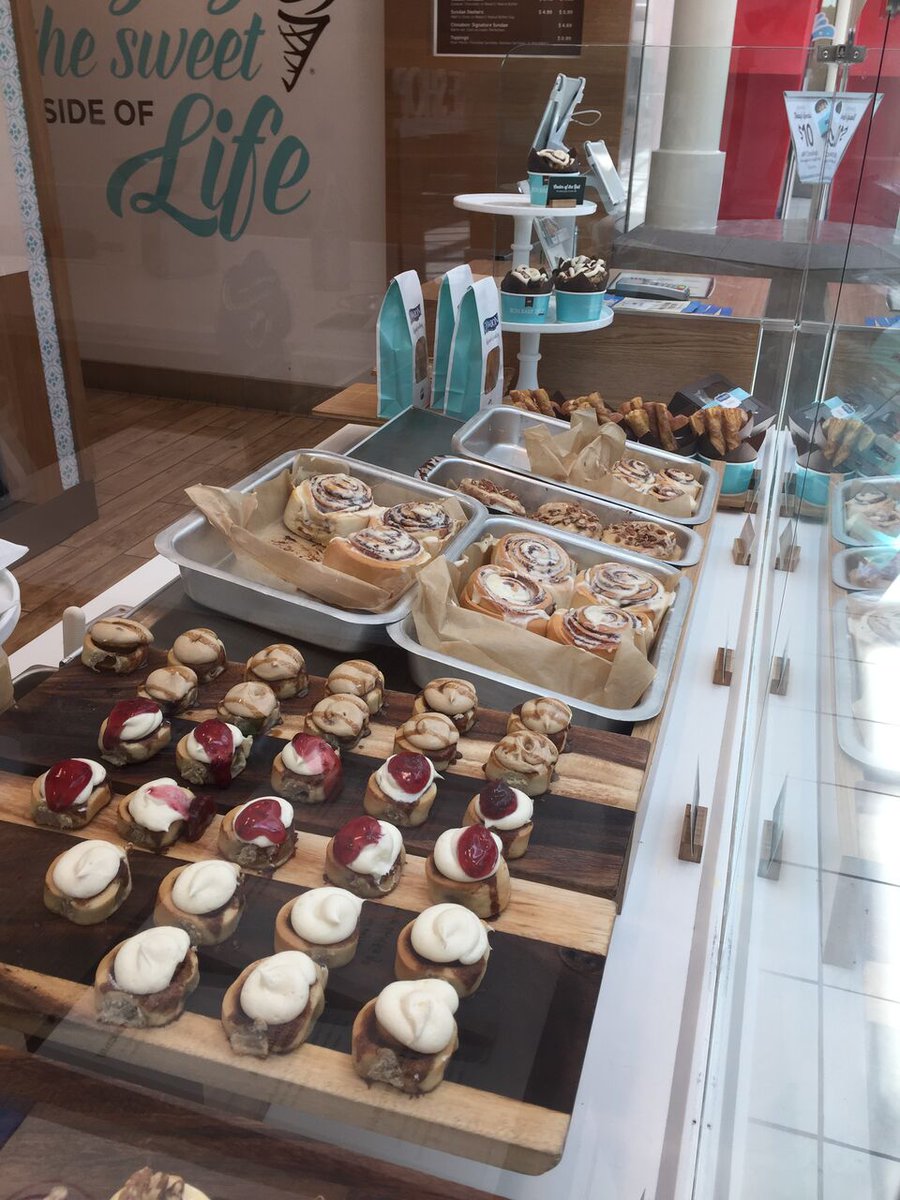 Cinnabon's tweet photo. If a picture says 1000 words, then 'yum' is probably the first. https://t.co/fhWICmG9Ze