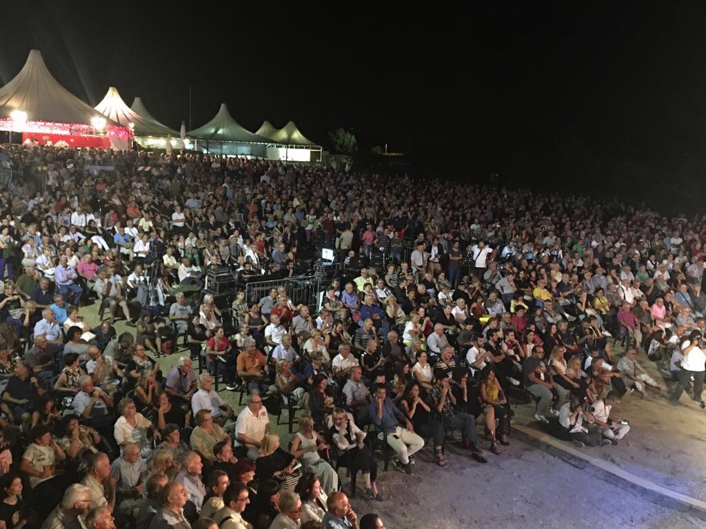 paolocalvano's tweet photo. Qui alla festa #pder ad ascoltare @matteorenzi con tantissima gente. Orgoglioso dei nostri volontari e di questo Pd! https://t.co/1Lk5TtBWP7