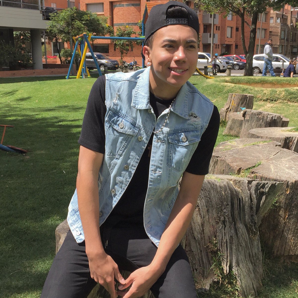 andyfpn's tweet photo. Mientras que algunos cuentan aventuras que nunca han tenido, existen mujeres que tienen aventuras,que jamás contarán https://t.co/5JfwpVimWY