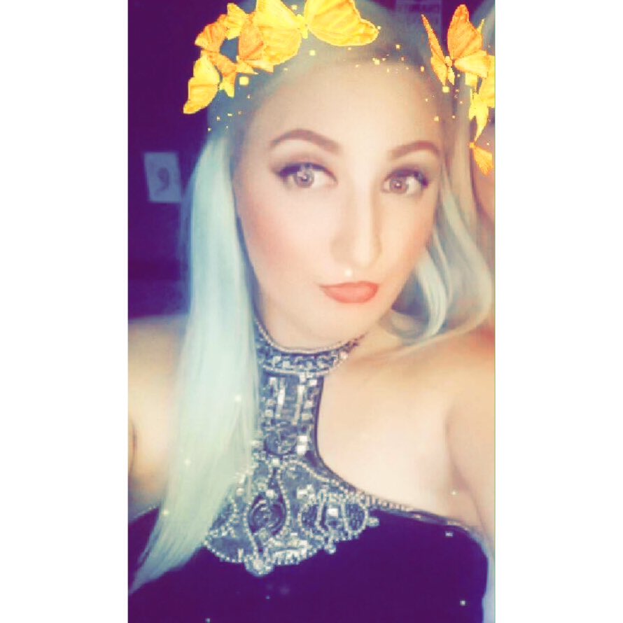 ChloeMurrayx95's tweet photo. Them snapchat filters tho👻😘 https://t.co/m8E692xvtL