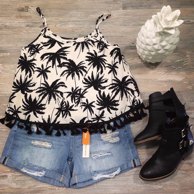 dittosbrand's tweet photo. 🌴 Palms Away 🌴⠀
⠀
repost: @malibufox⠀
#dittos #ootd #summer #tropical #flatlay https://t.co/2k1z0wOvsw