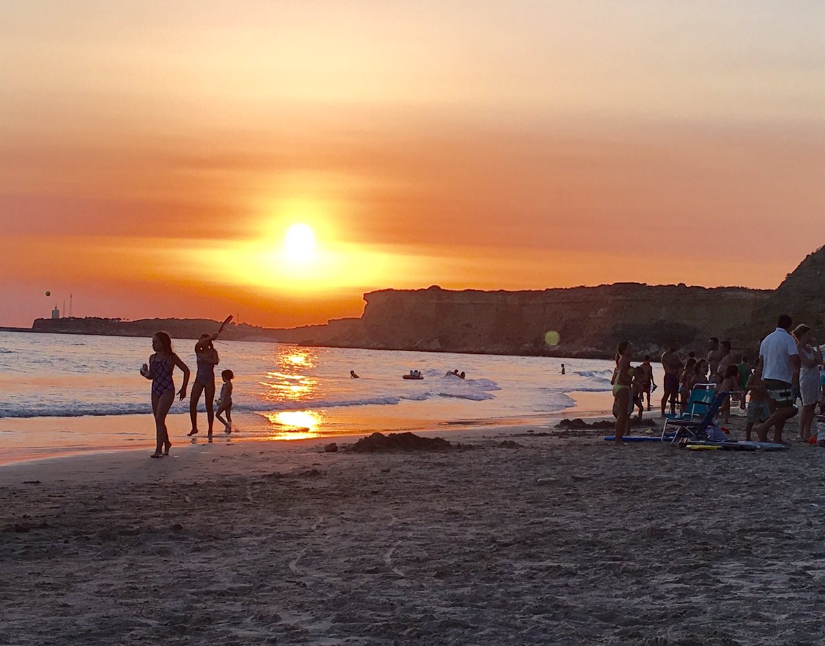 dememorcillo's tweet photo. Inolvidable puesta de sol...
#conil2016 https://t.co/Mpyih6f3ou