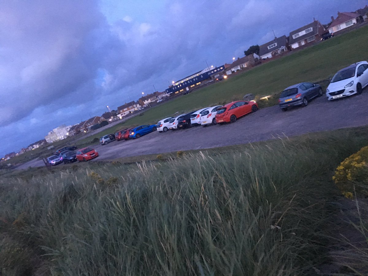 Trupsterful's tweet photo. We're not dogging I promise #Pokemongo #blackpool https://t.co/SICAgnX4Pd