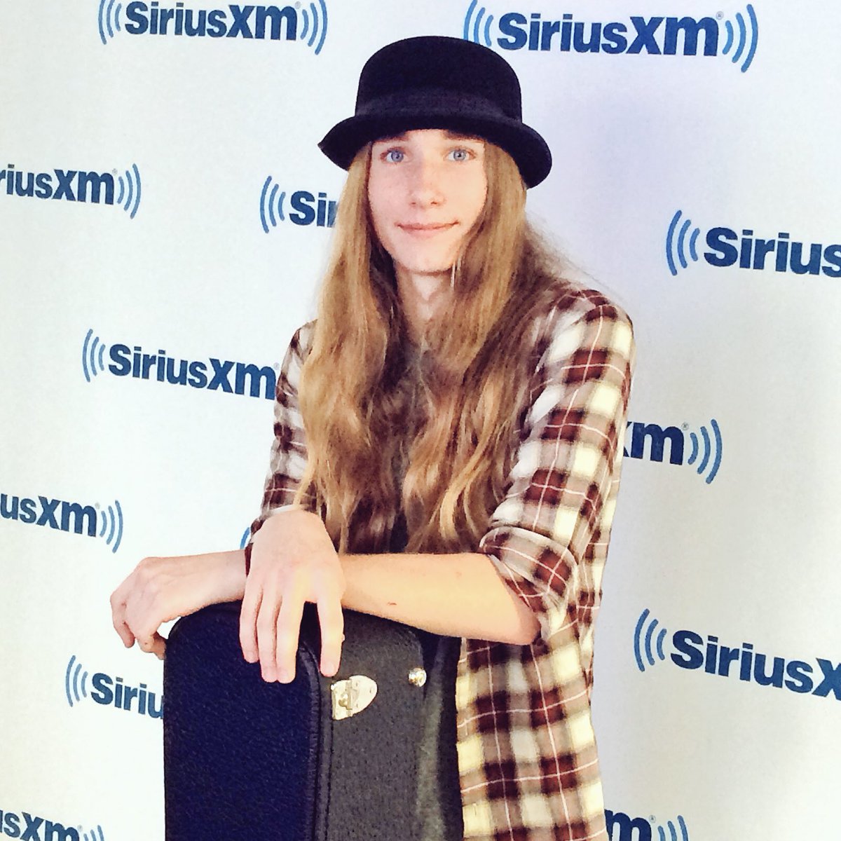 SawyerFrdrx's tweet photo. If you missed it Sunday 😱@SIRIUSXM @SXMCoffeeHouse will B airing my interview w/@theheartissmart 2nite @ 11PM ET 😃🎶 https://t.co/6Zy41XT5nH