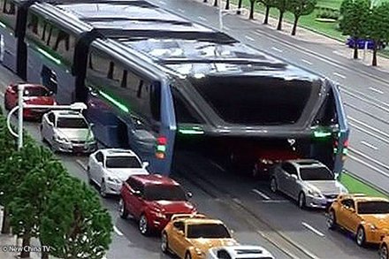GoMimosa's tweet photo. China's #StraddleBus #SmartCity https://t.co/KOUavrRUHz https://t.co/PS3YyKhB84
