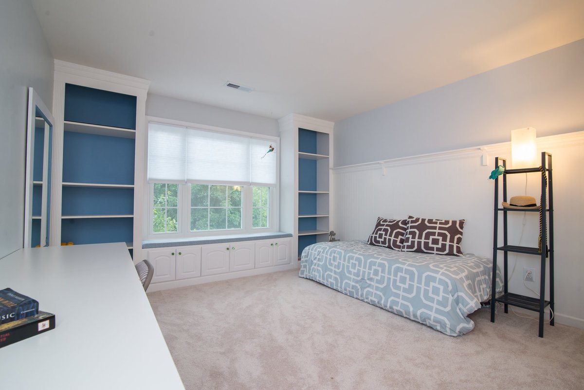 20799Amberview's tweet photo. In honor of #NationalBookLoversDay , can you own me now and stack my shelves with books? #cravingliterature https://t.co/QCuPqUYcpu