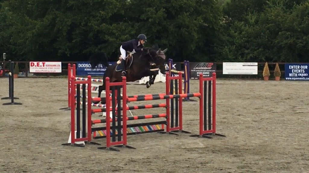 Luluwarren1's tweet photo. So crazy proud of Dera B today jumping double clear for 2nd in her first 1.30😍Hard work pays off 🐝💥 https://t.co/CroYJoUrCz
