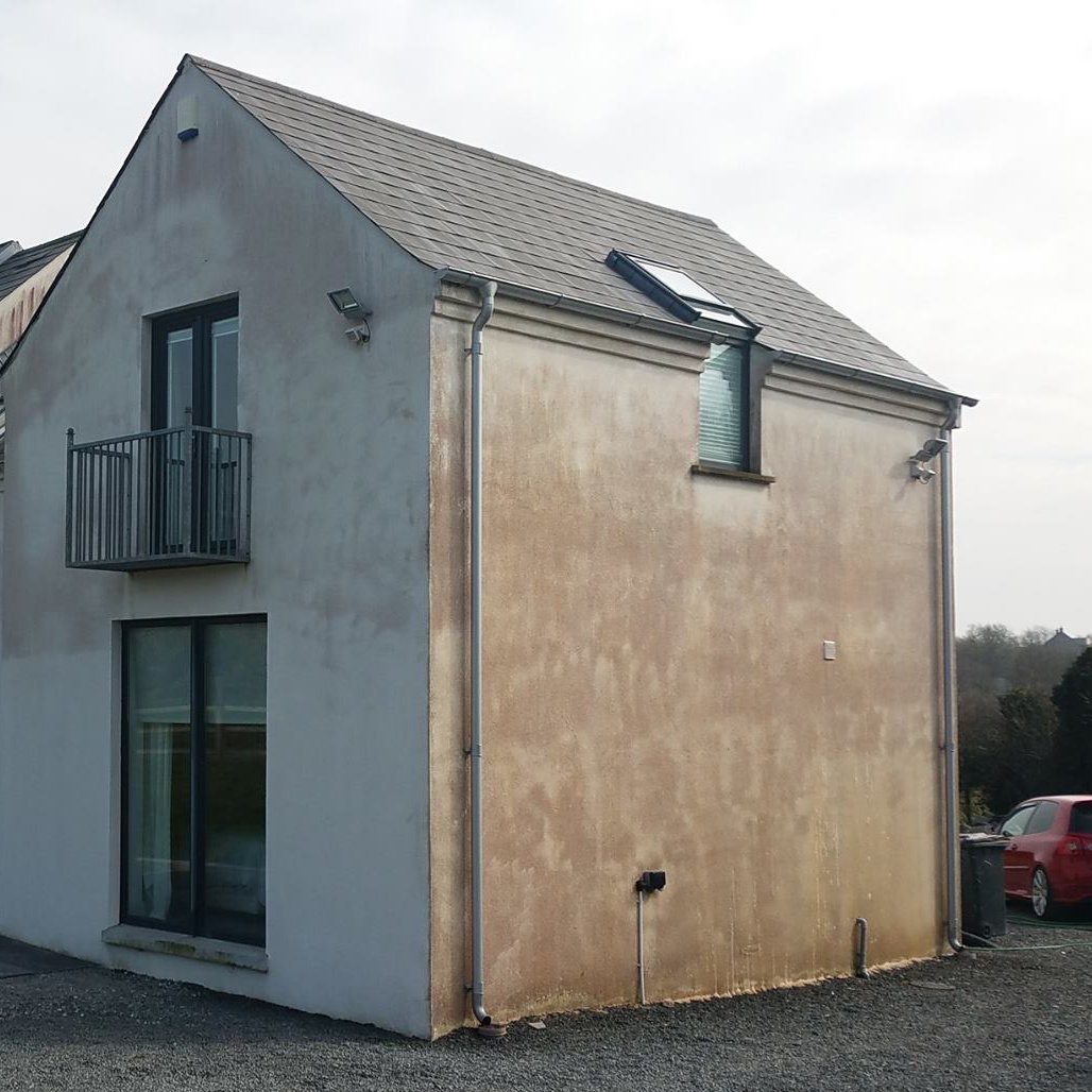 redgablecleaner's tweet photo. Cleaning up Galway. Softwash. No damaging power washing. No harmful chemicals.
#removethered
@galwayhour @OLavelle https://t.co/cyZaZFutkJ