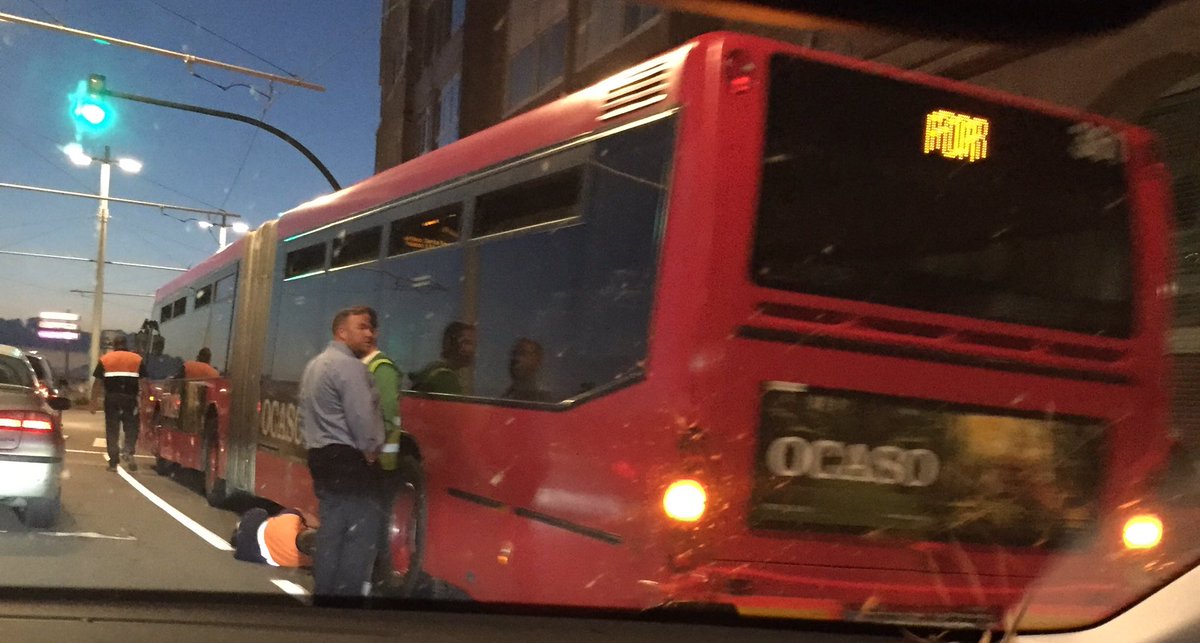 SindoNovoa's tweet photo. Articulado de @tranviascoruna averiado al lado de la Domus https://t.co/BnKwVIGwOC