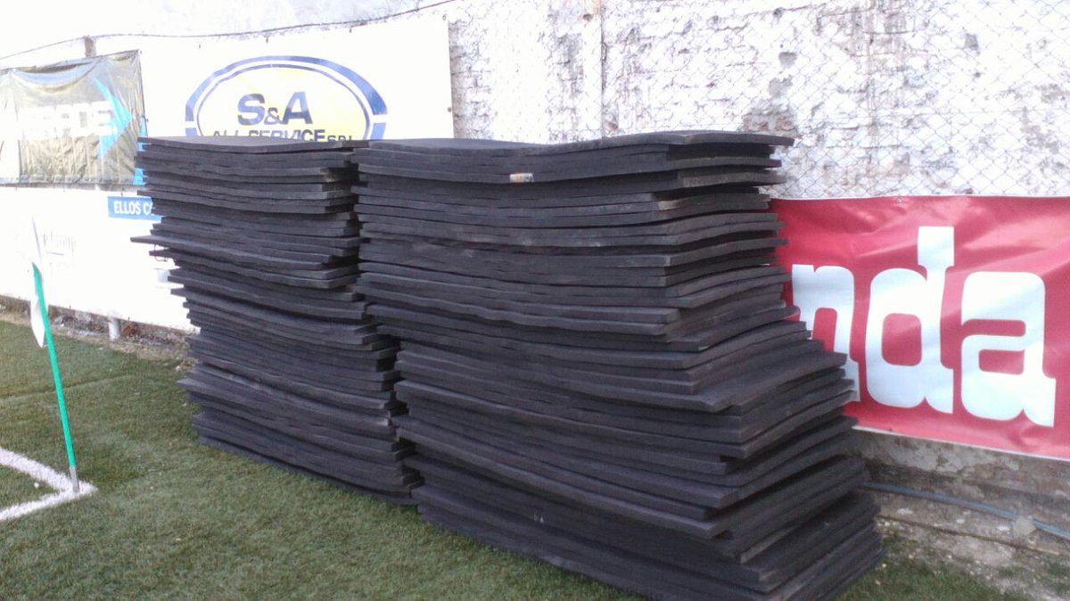 ClubCipolletti's tweet photo. La protección para el paredón ya esta en La Visera. Es la misma que en esta en el predio de AFA en Ezeiza. https://t.co/aeQ7oJJH6v