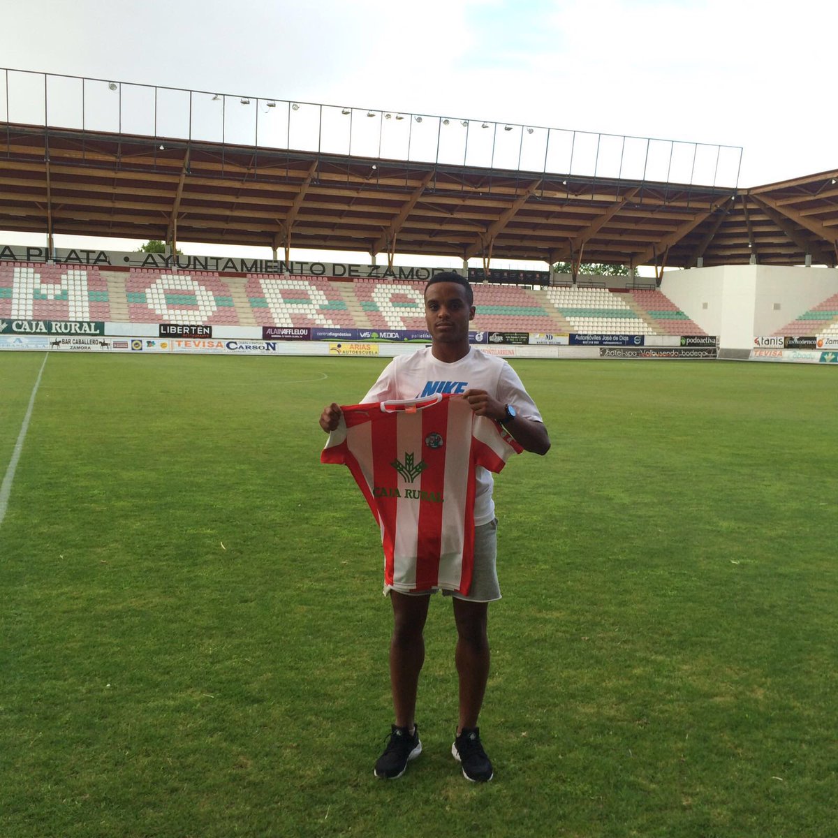 ZCFoficial's tweet photo. El nuevo fichaje Raly Cabral, debutará mañana, en el partido del Trofeo Ciudad de Zamora ante @Burgos_CF https://t.co/UflHGfko3K