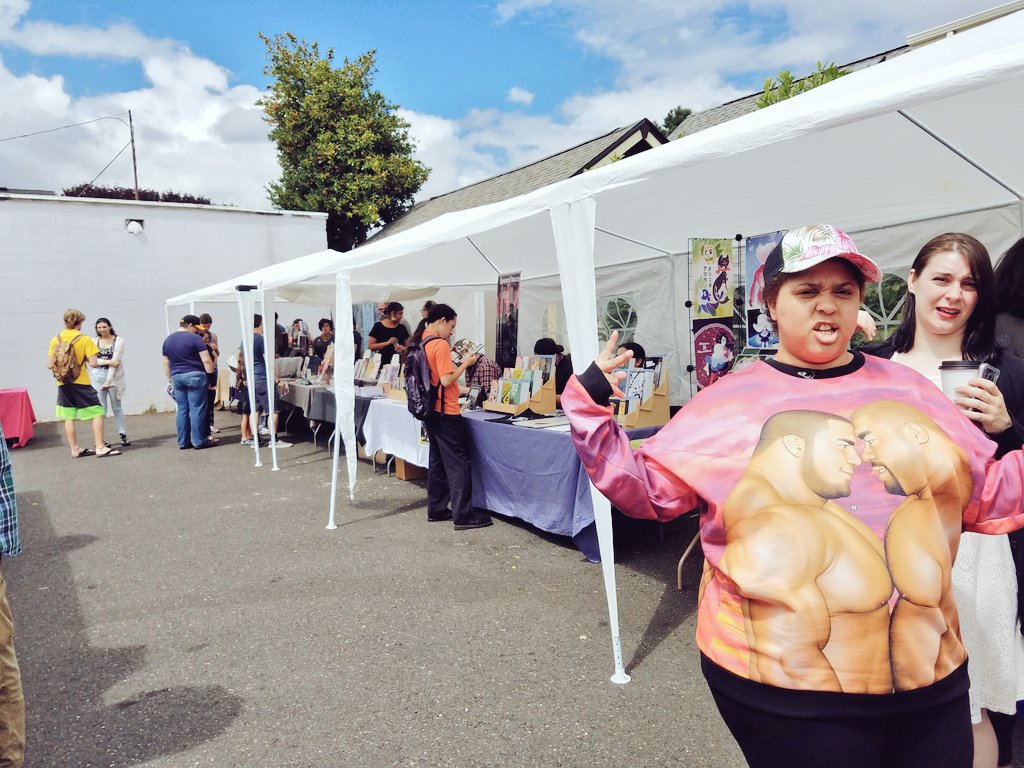 ArtistAlleyFest's tweet photo. @neekaneeks looking very cool at #pdxaacf2016 https://t.co/mBvaXieh2Q