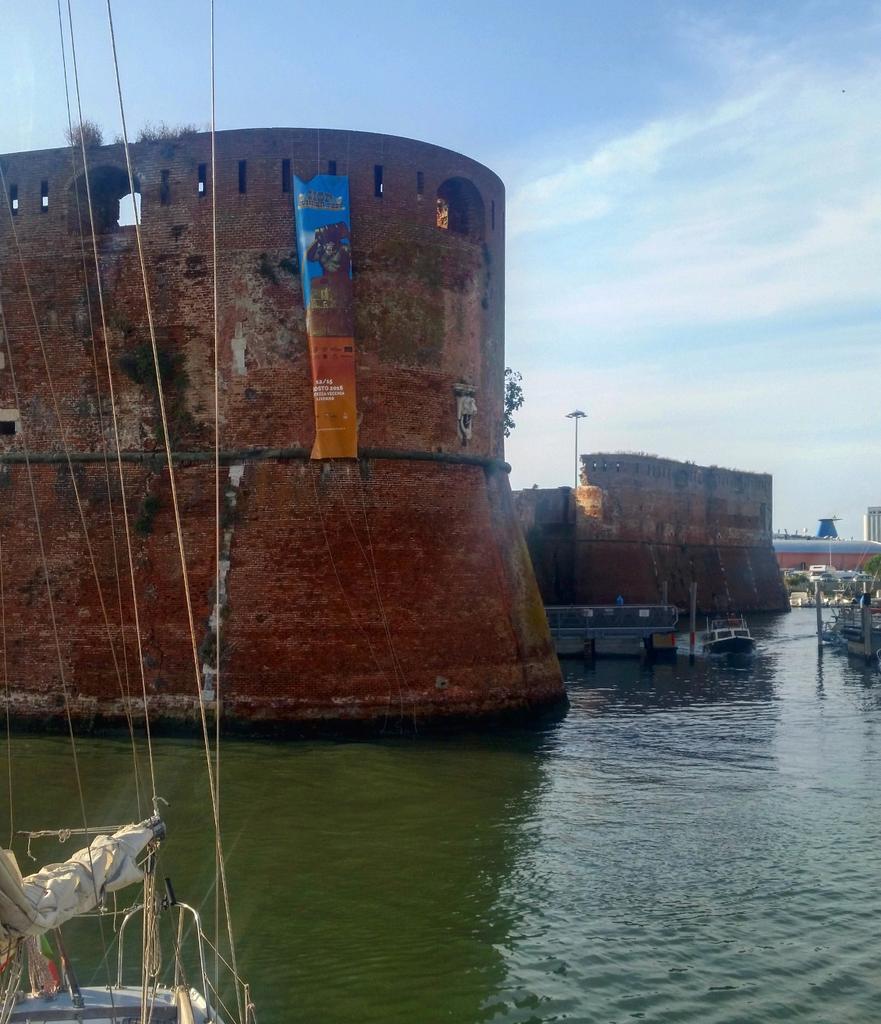 #hopsummerfest a -3 gg. Oggi abbiamo conquistato la #fortezzavecchia . #livorno
#sempresulavia #birraartigianale