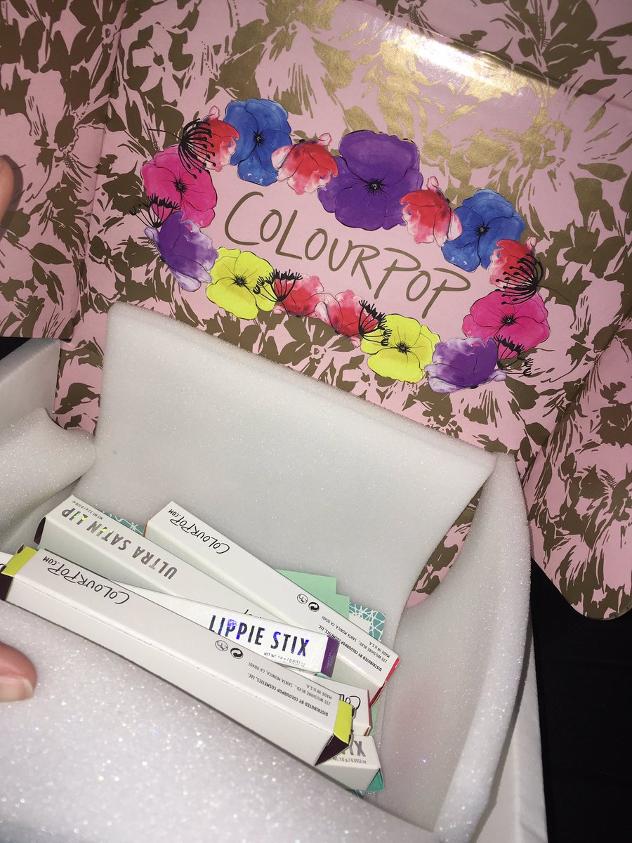tayluna214's tweet photo. Okay I may have a problem #ordertwo #colourpop https://t.co/wblAVeZw9V